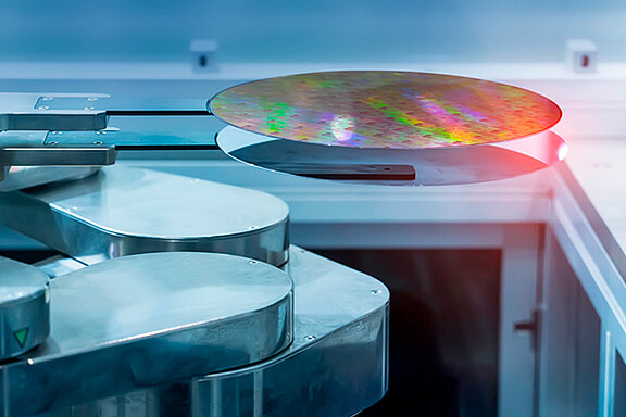 ピコメートル分解能の静電容量式センサ