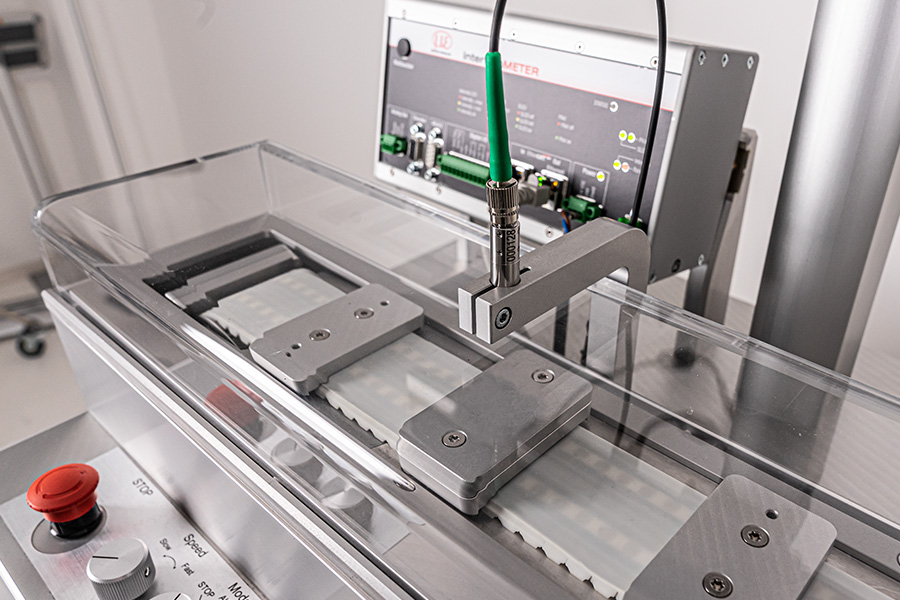 ディスプレイと平面ガラスの厚さ測定